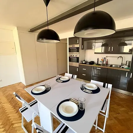 Centre Very And Big Flats Apartment